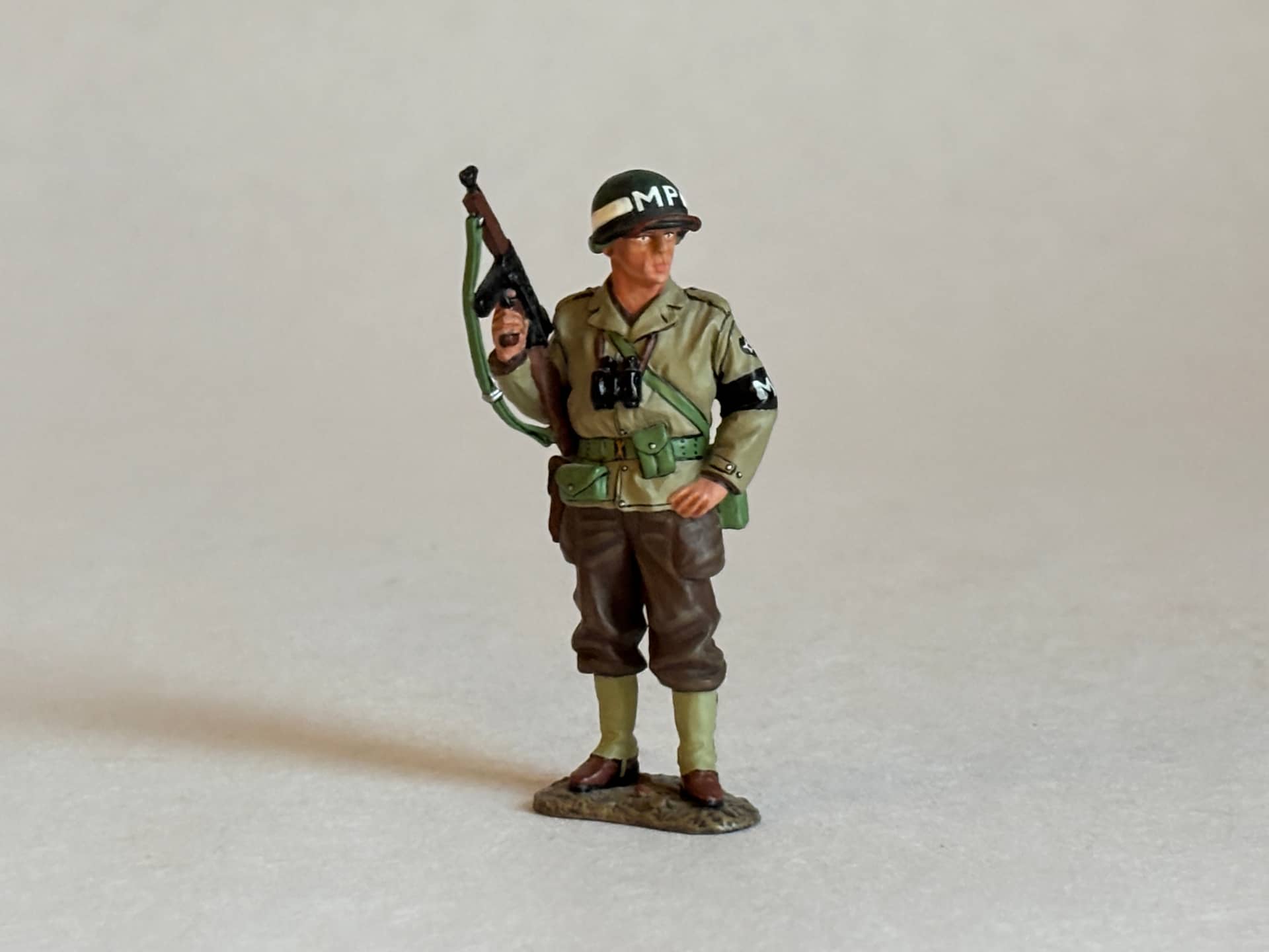 King & Country DD042 Standing MP with Tommy Gun