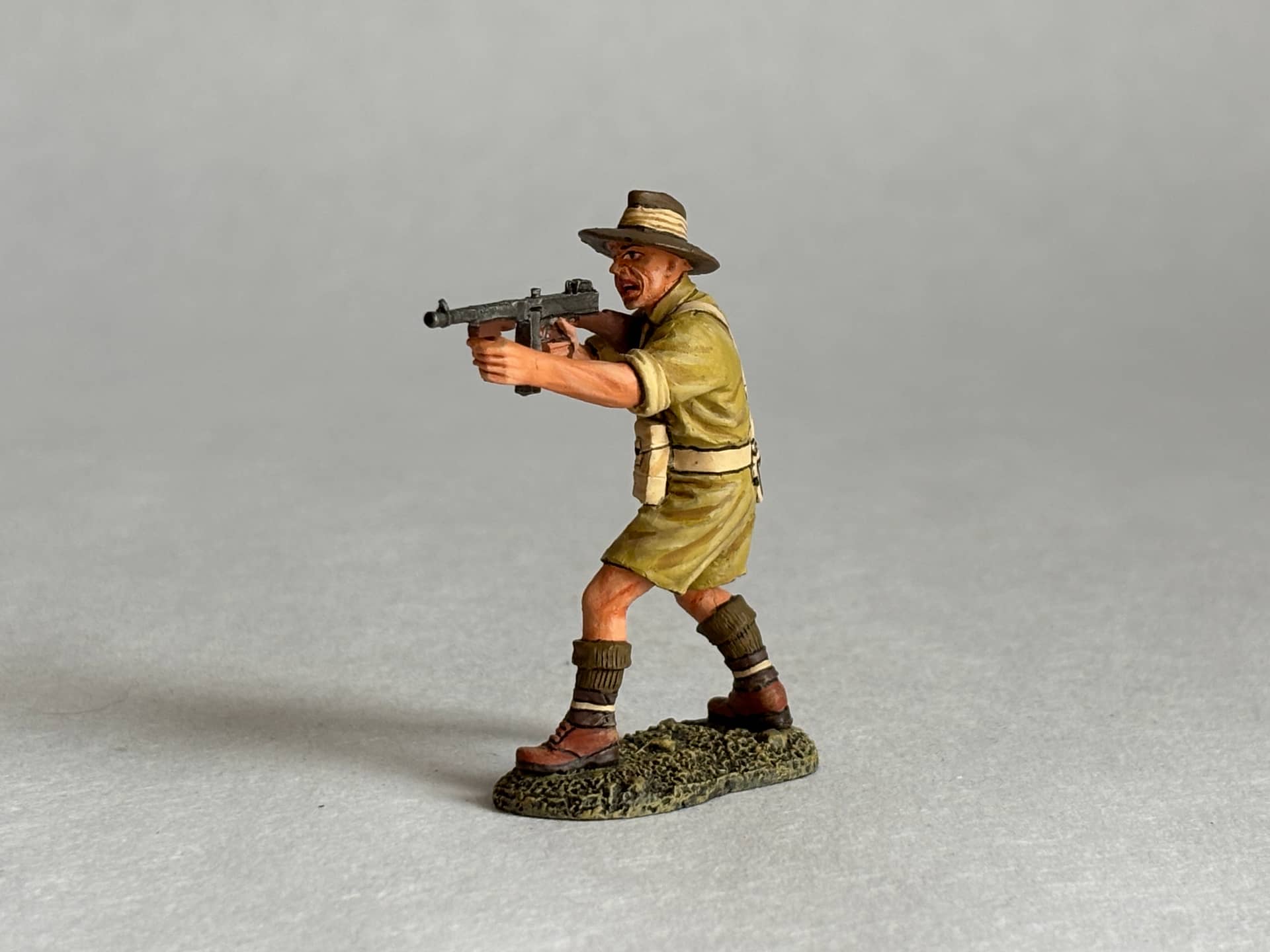 King & Country EA098 Aussie Officer with Tommy Gun