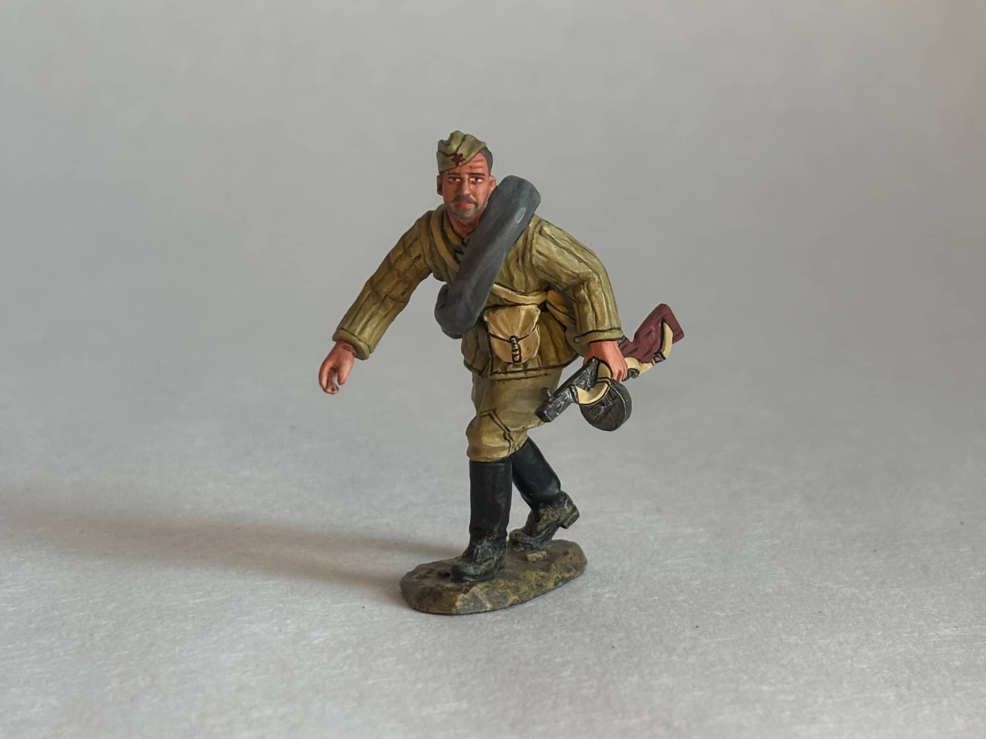 King & Country RA019 Red Army Soldiers Running