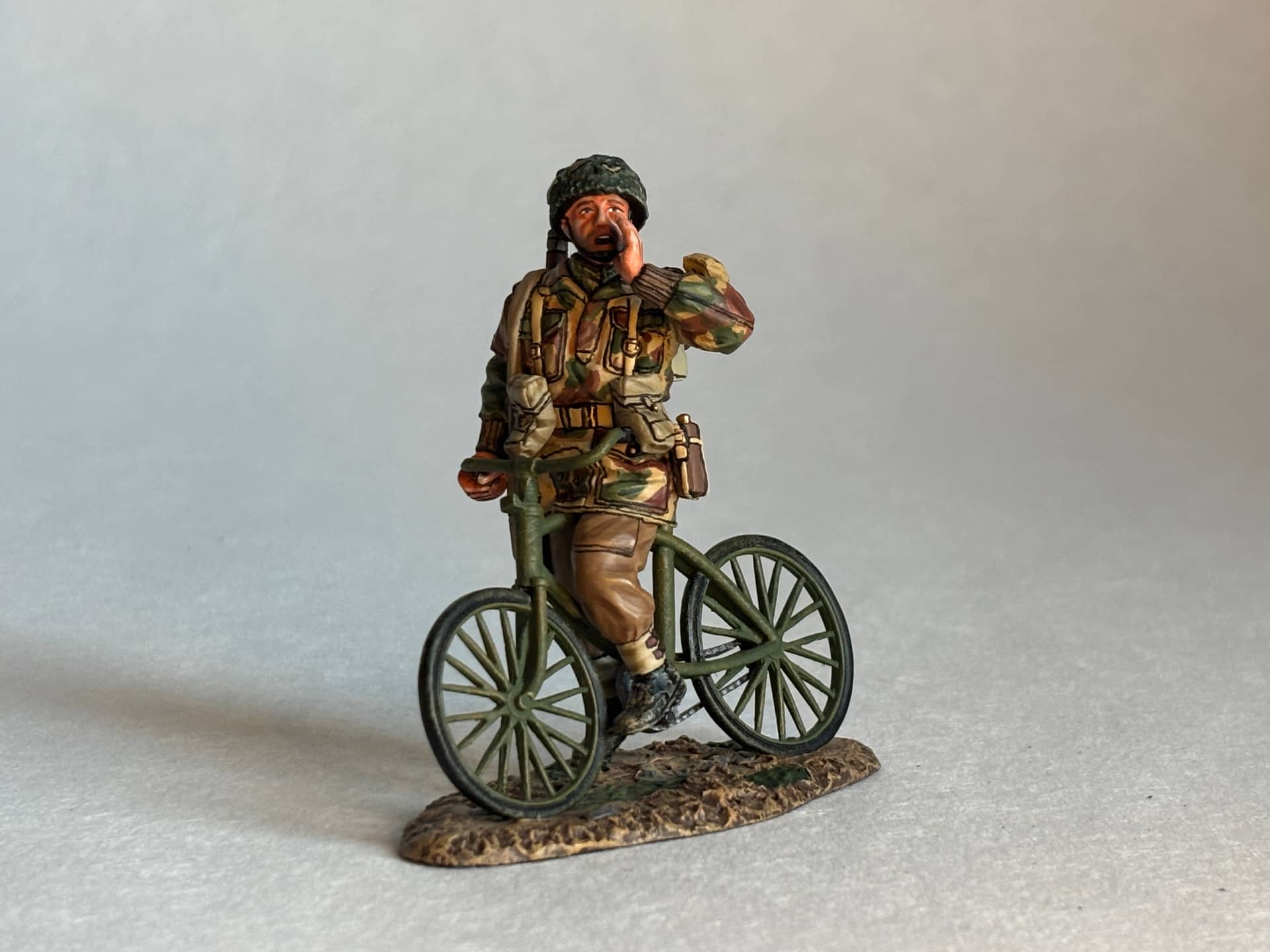 King & Country MG035(P) The Airborne Cyclist