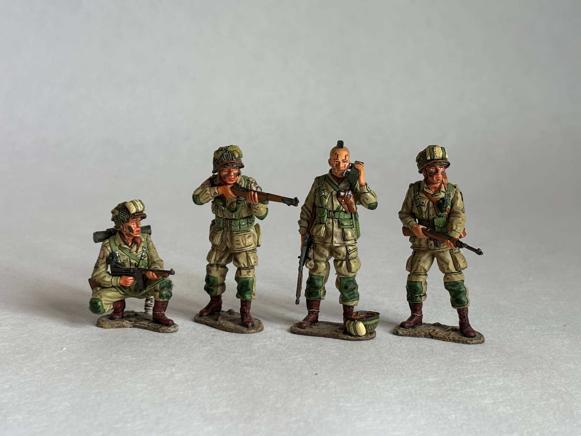 King & Country DD046 D Day Paratrooper Set