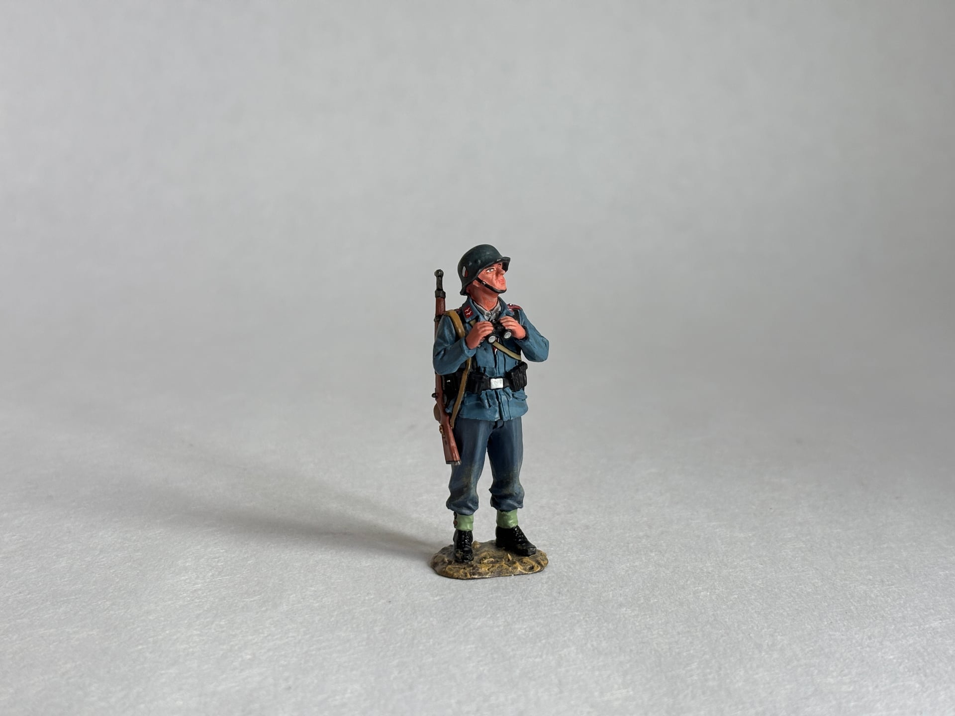 King & Country LW027 Luftwaffe Field Division Spotter: the piece