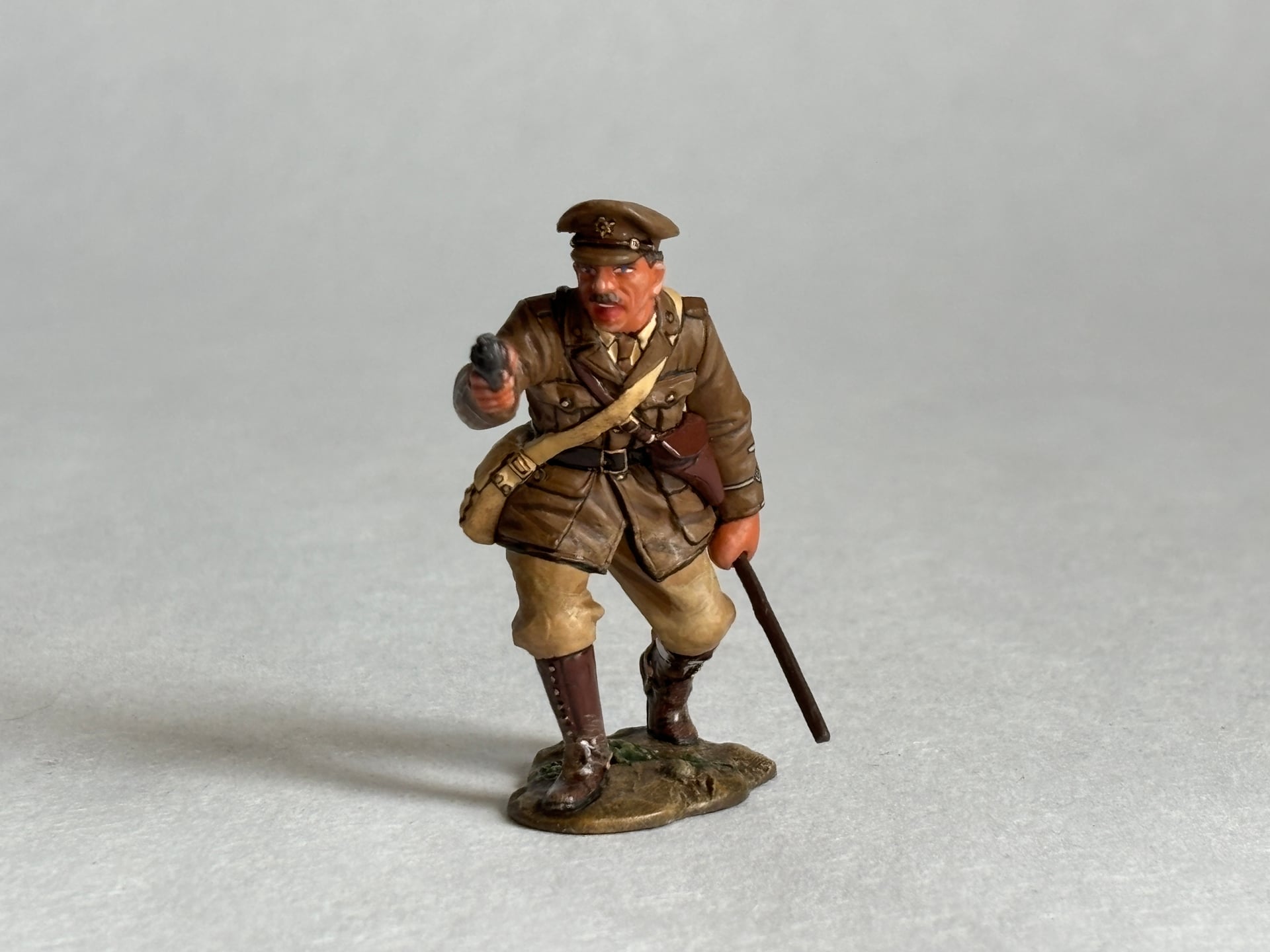 King & Country FW139 Officer Firing Pistol: the piece