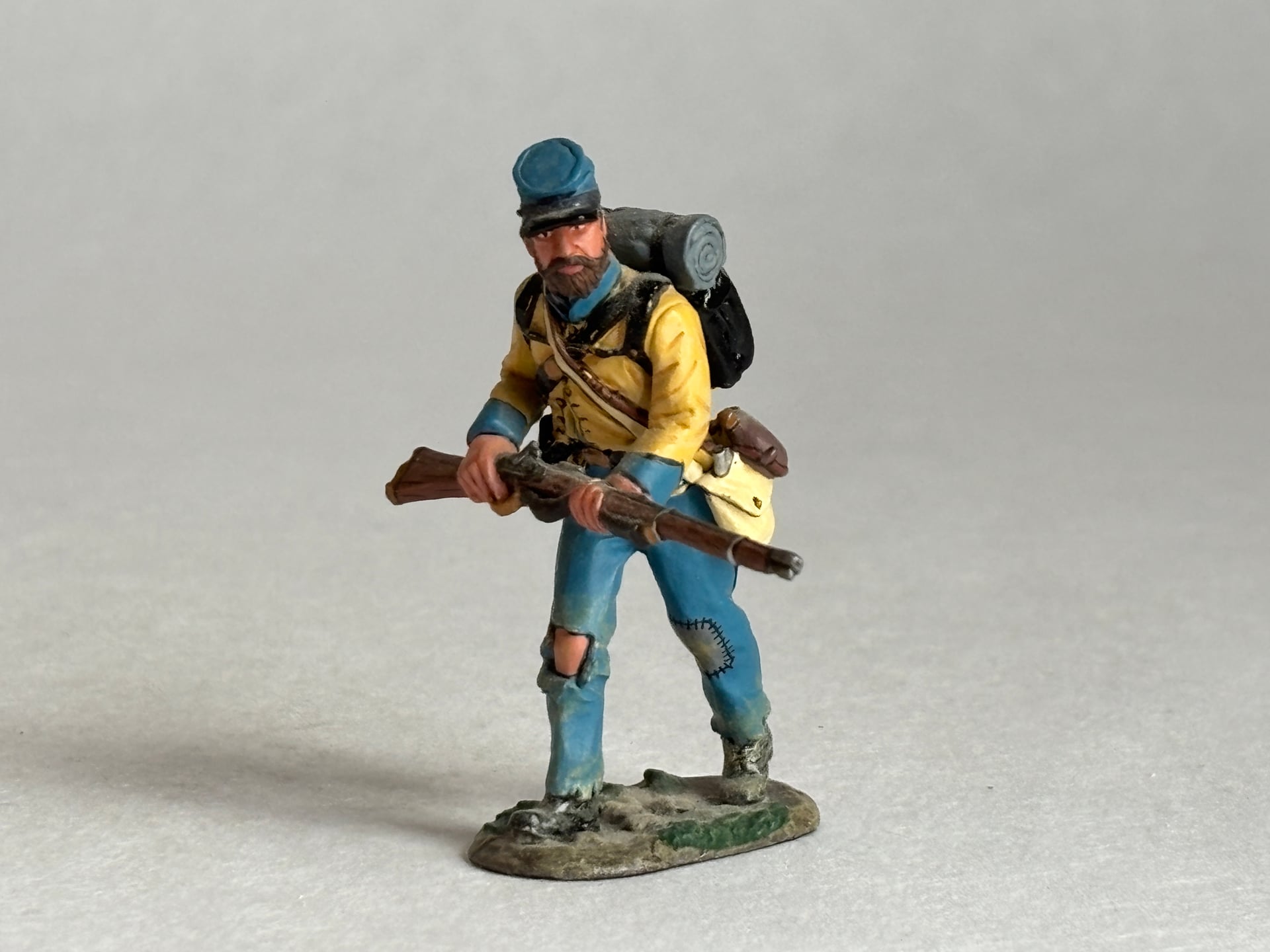 King & Country CW020 Running Forward Rifleman: the piece
