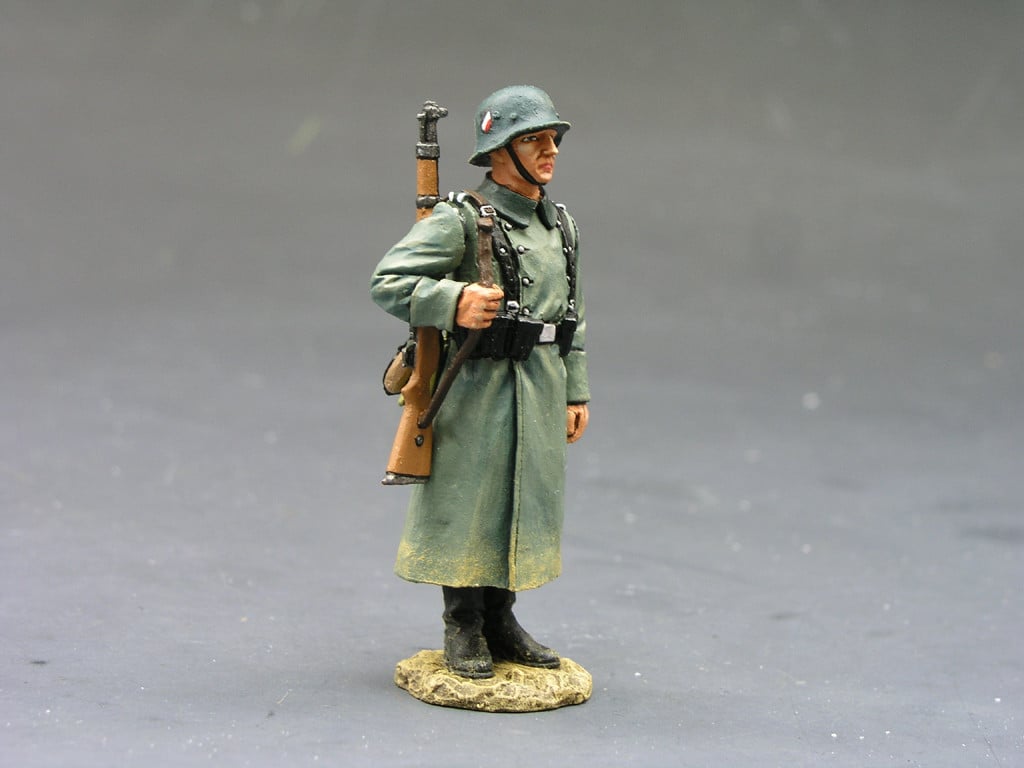 King & Country WS094 Standing German Guard: the piece