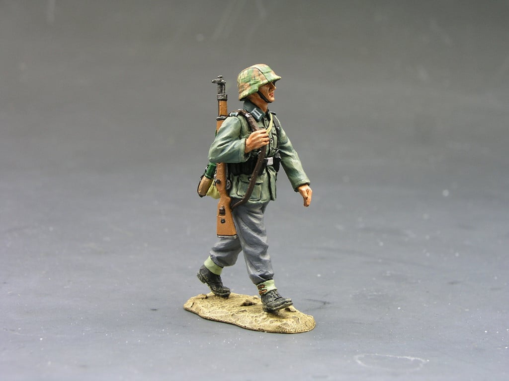 King & Country WS096 Marching German Soldier: the piece