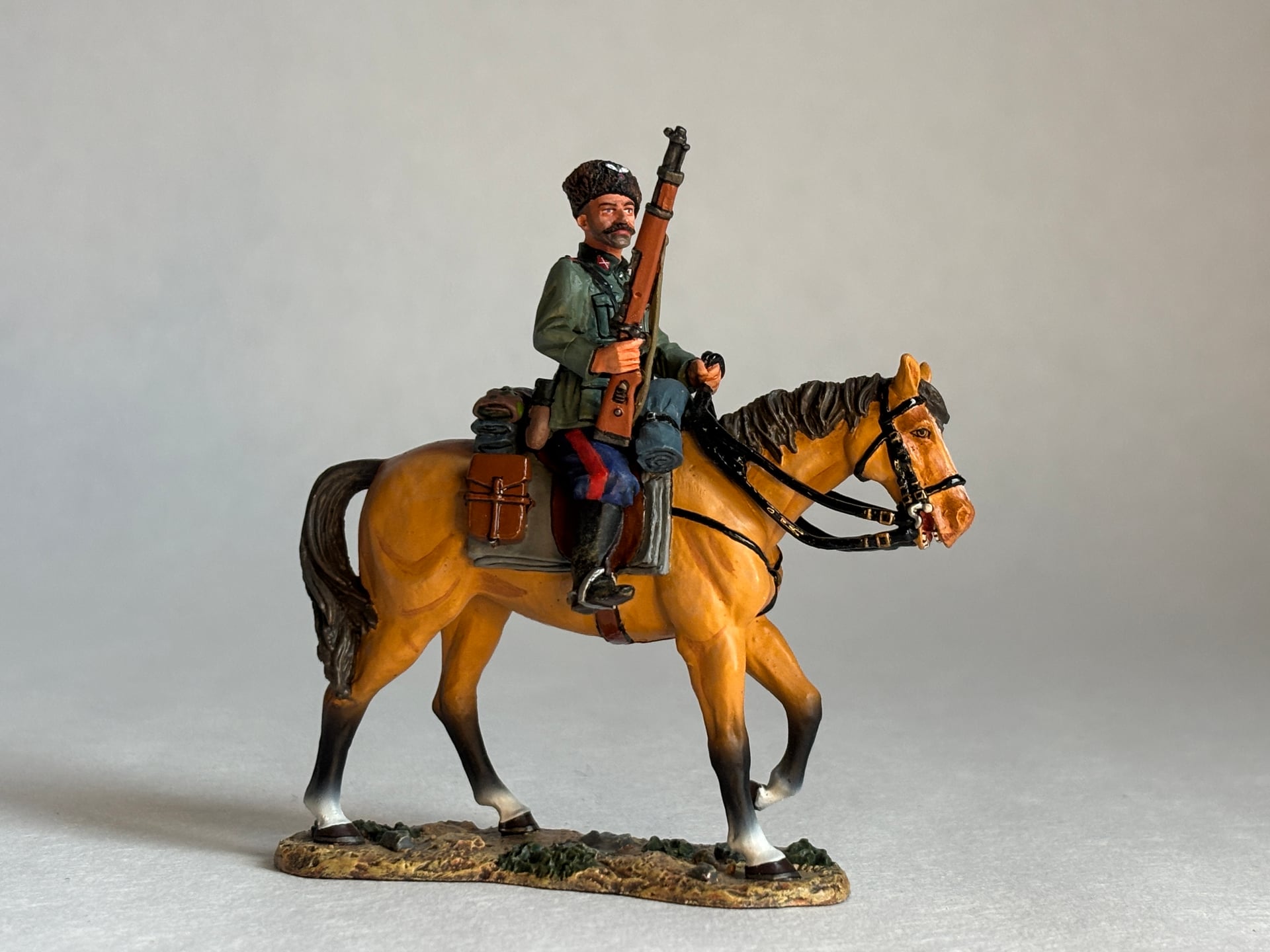 King & Country WS145 Mounted Cossack Holding Rifle Looking: the piece
