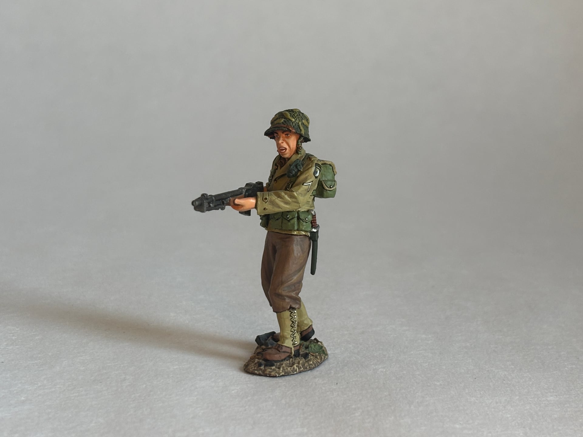 King & Country DD085 Standing Firing BAR: the piece