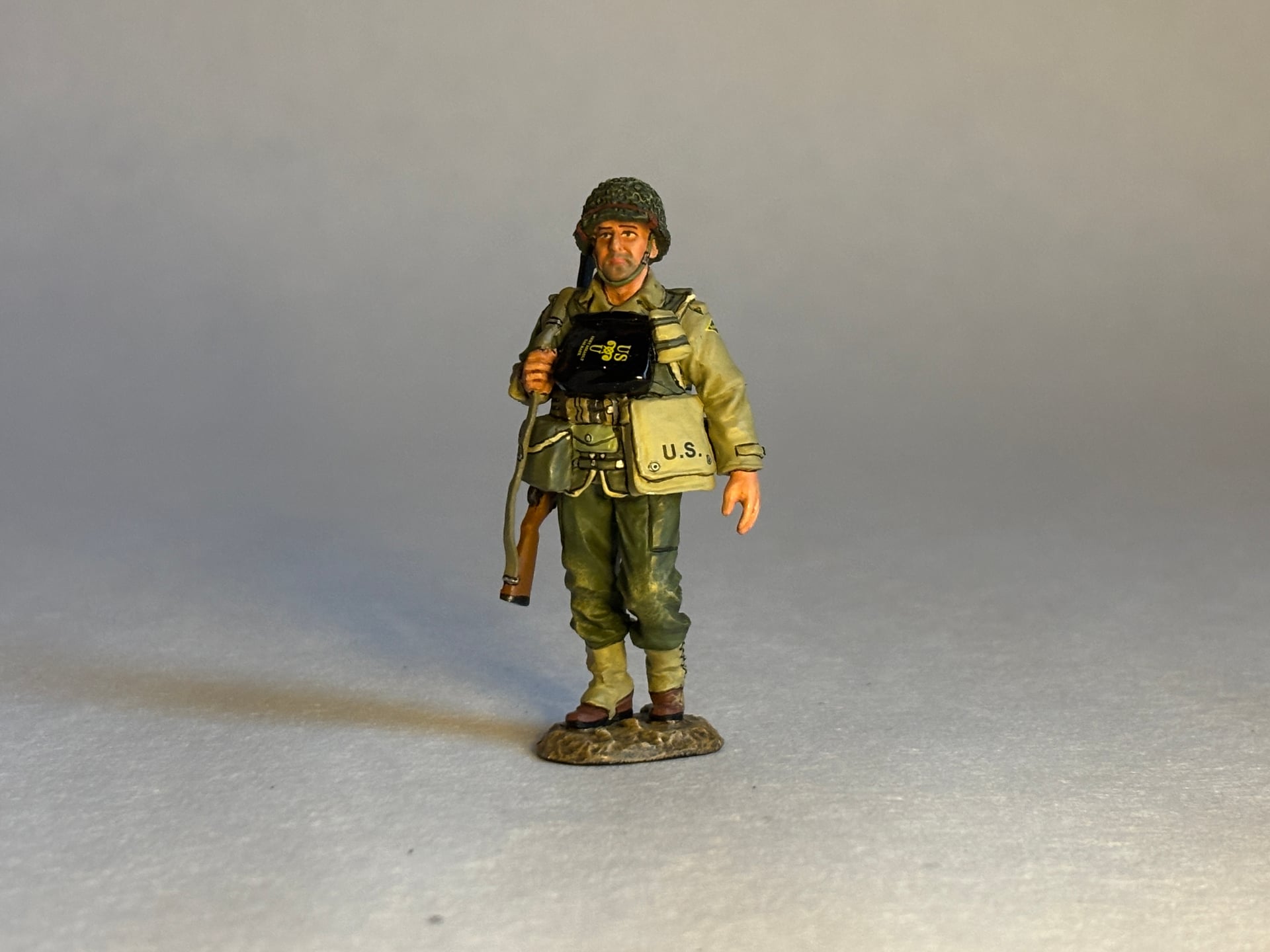 King & Country DD133 Marching with Rifle Slung: the piece