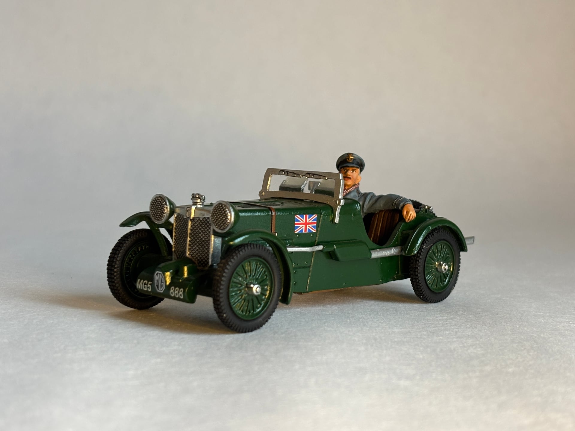 King & Country RAF010 MG Sports Car: the piece