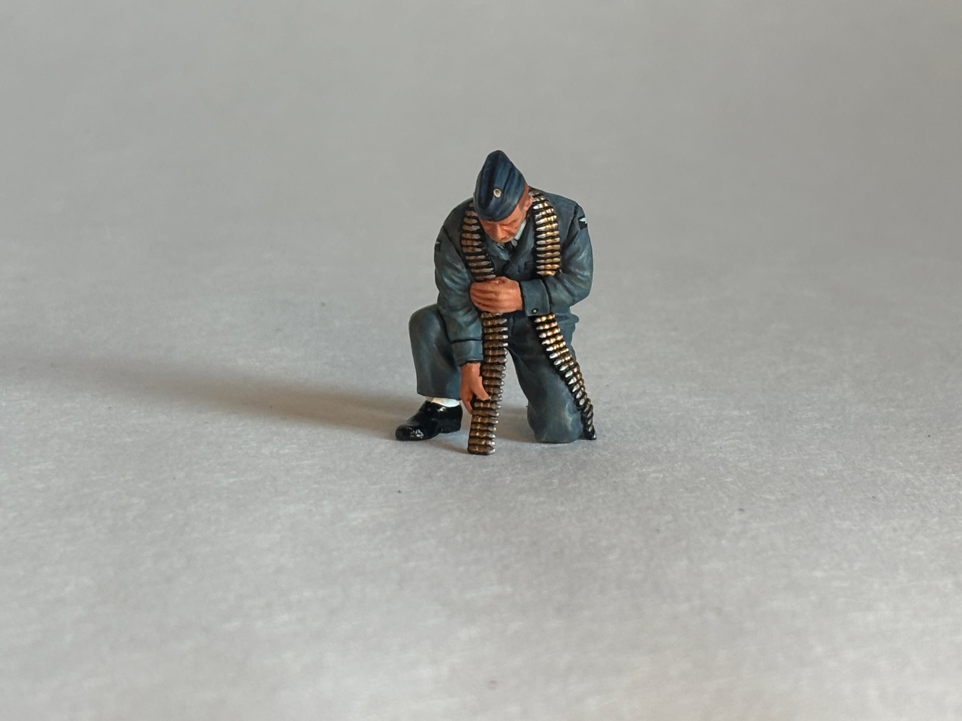 King & Country RAF025 RAF Kneeling Armourer: the piece