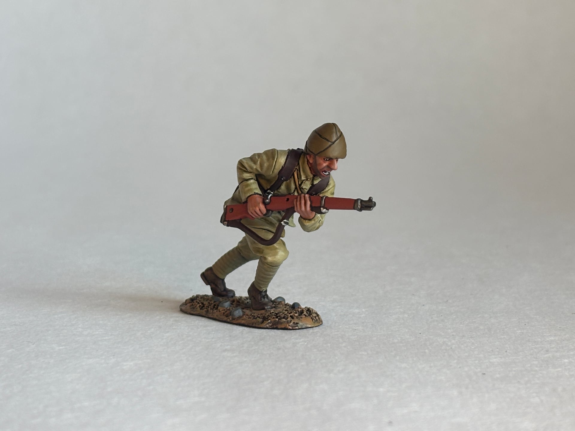 King & Country AL050 Charging Turk with Rifle: the piece