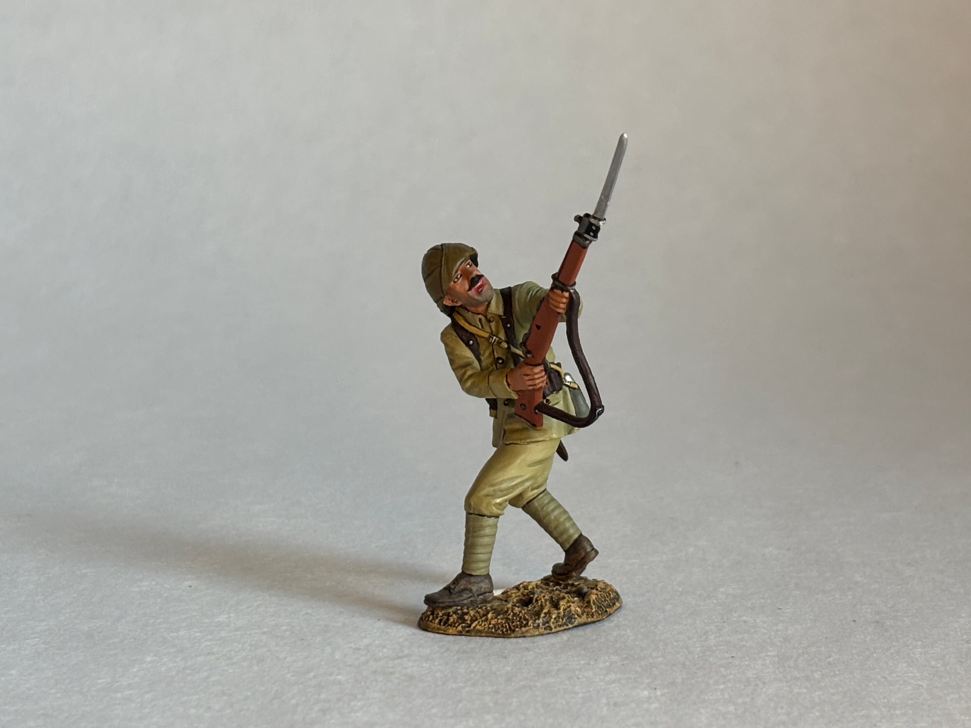 King & Country AL034 Turkish Soldier Thrusting: the piece