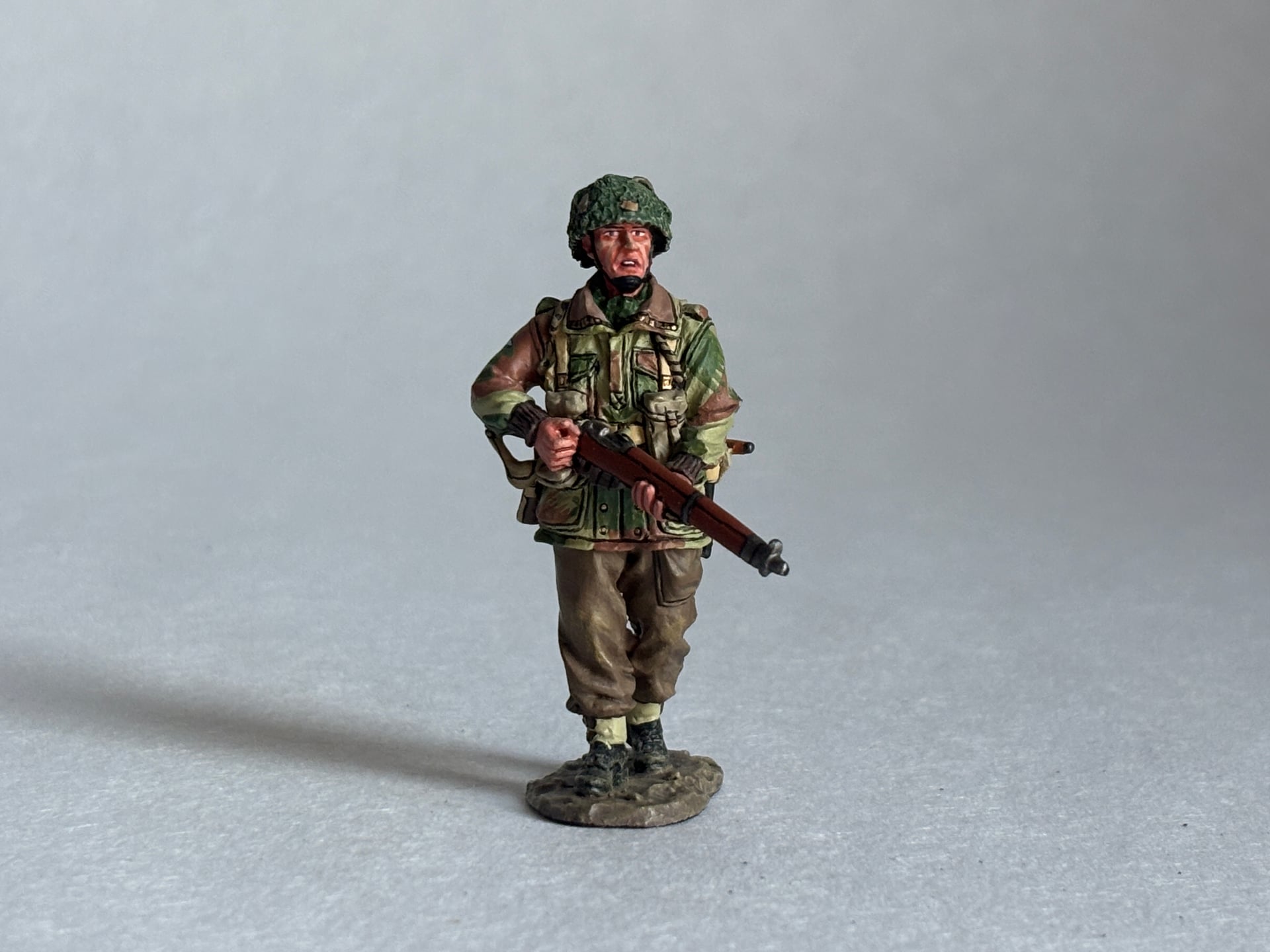 King & Country MG006 Walking Rifleman: the piece