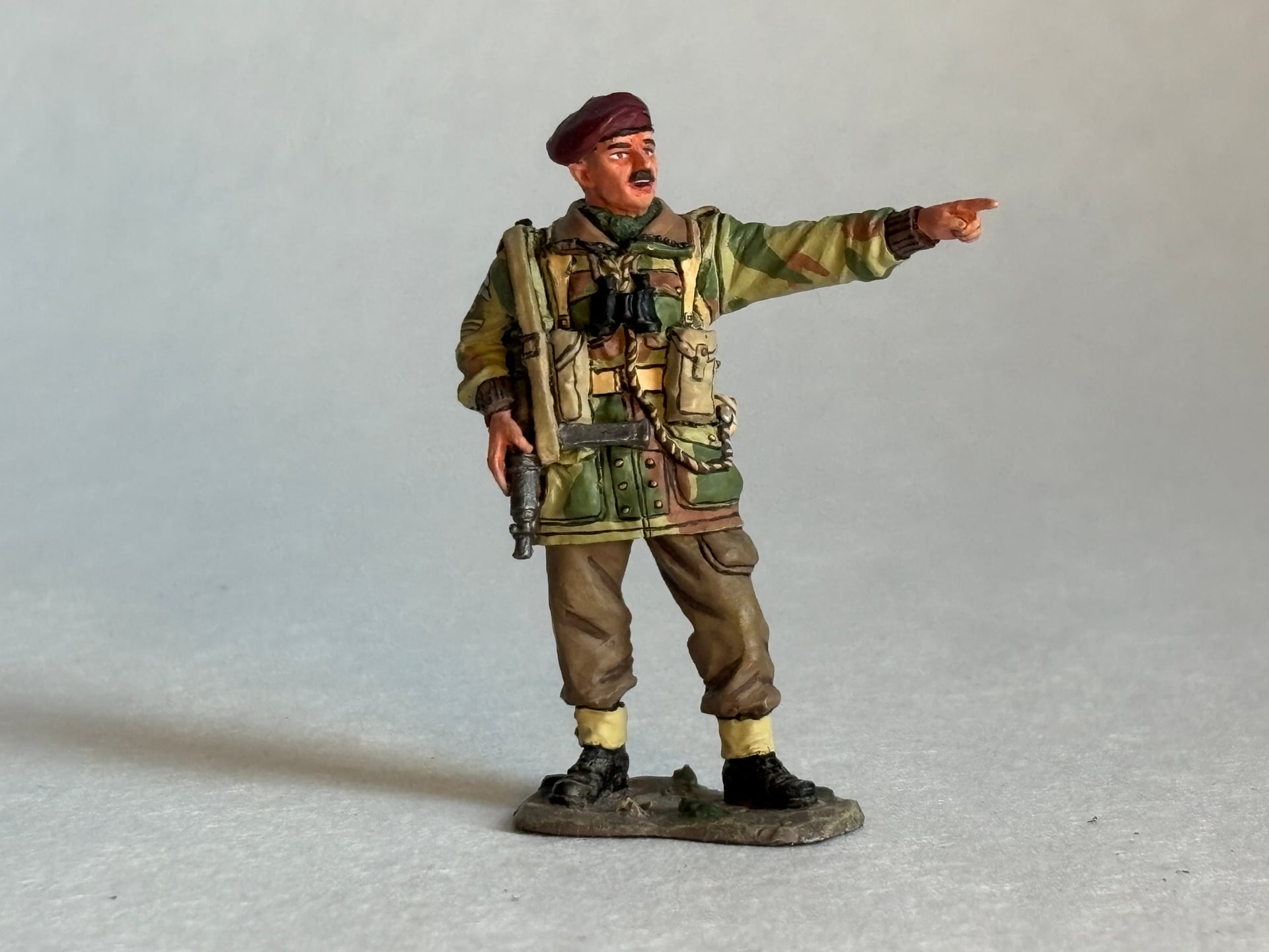 King & Country MG007 Pointing NCO: the piece
