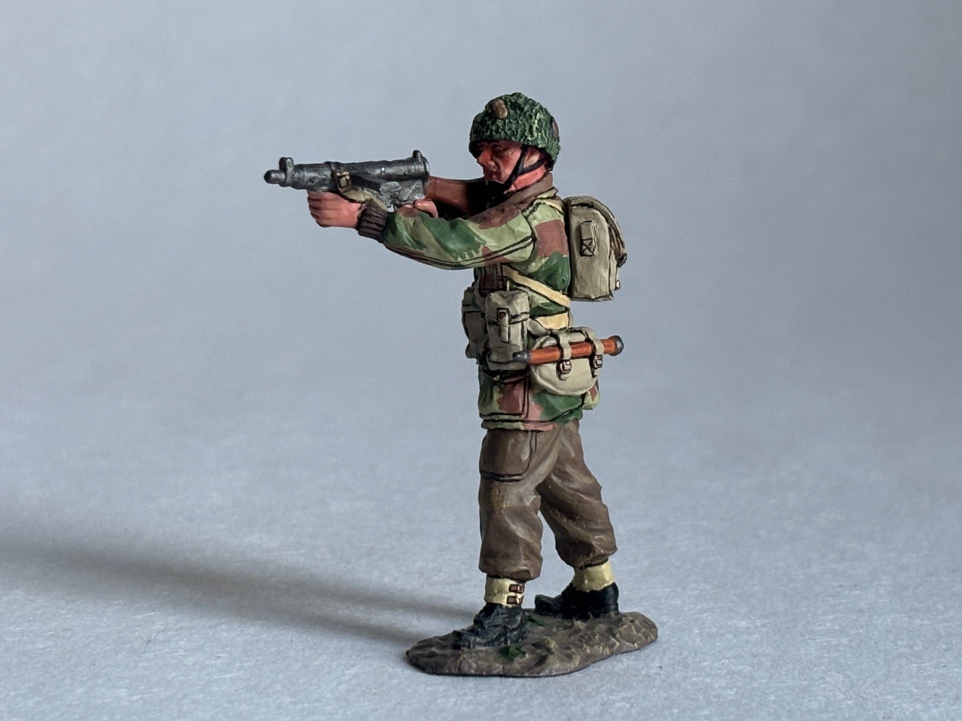 King & Country MG012 Standing Firing Sten Gun: the piece