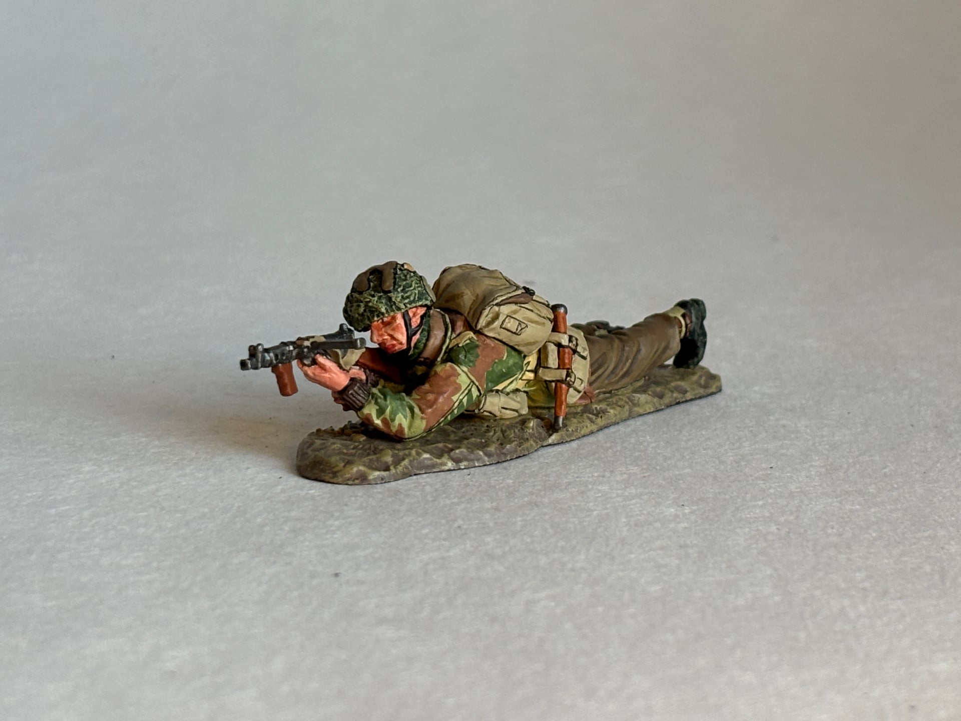 King & Country MG021 Lying Firing Sten Gun: the piece