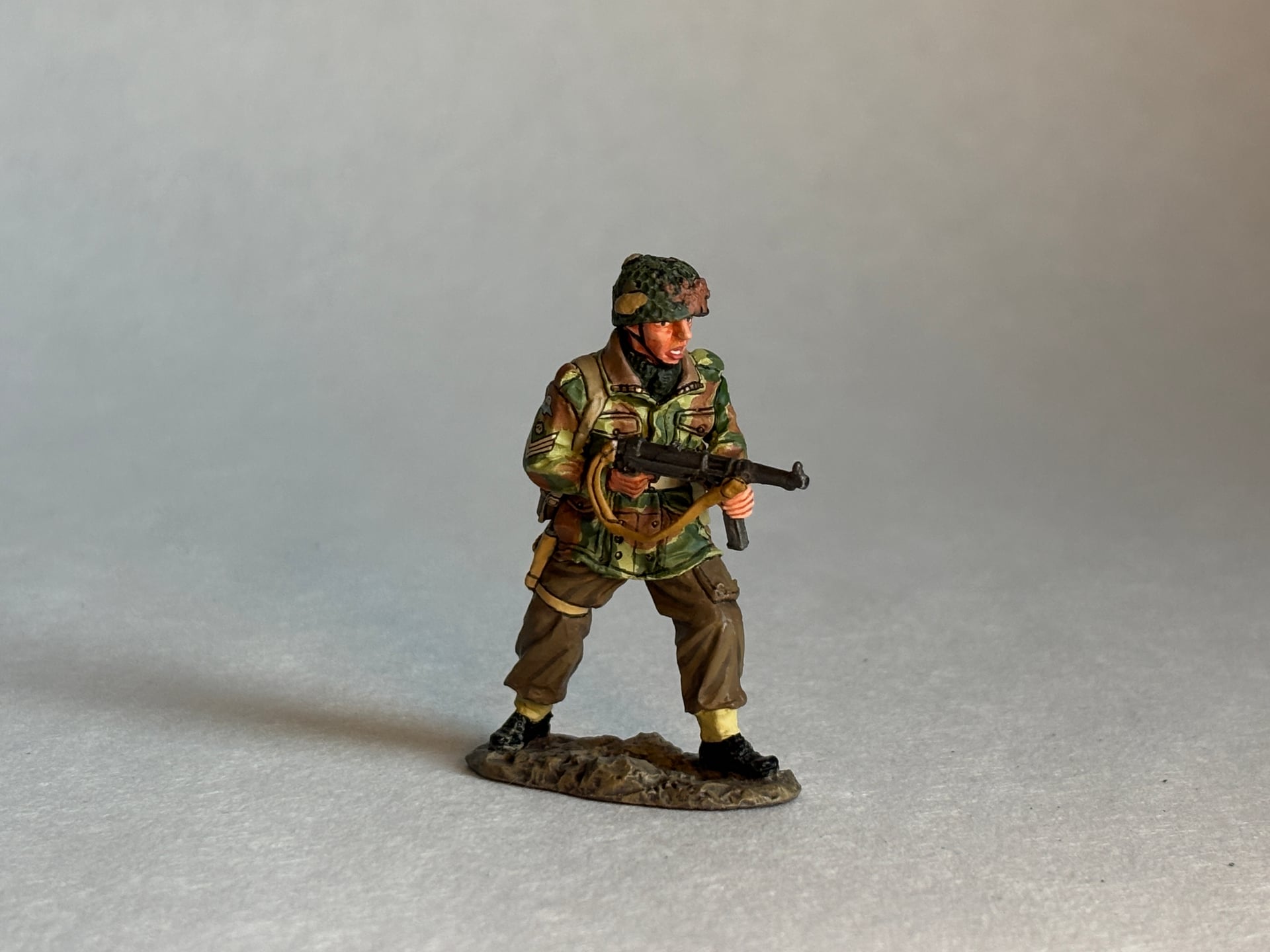 King & Country MG026 Firing Back: the piece