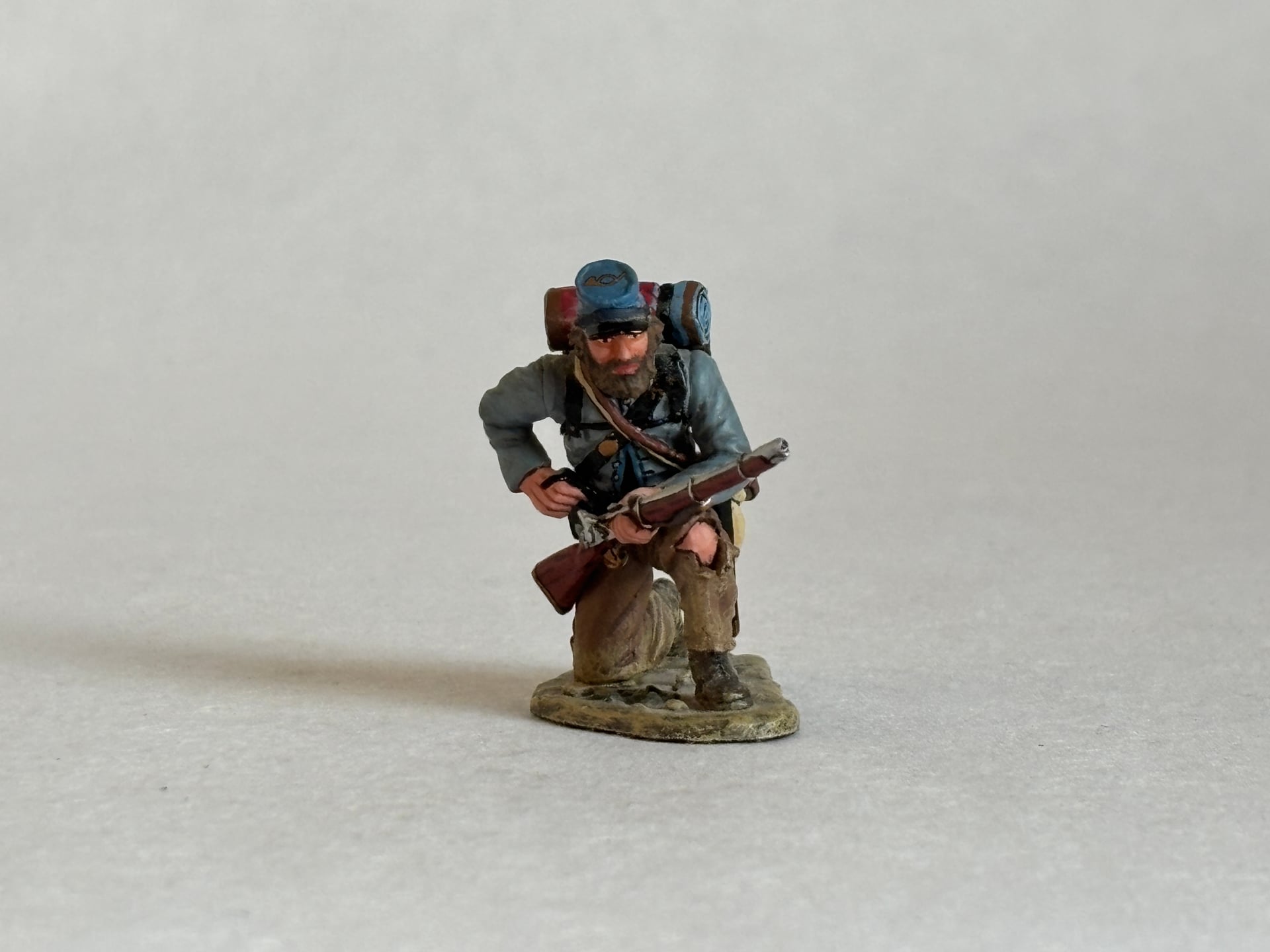 King & Country CW024 Kneeling Loading Rifle: the piece