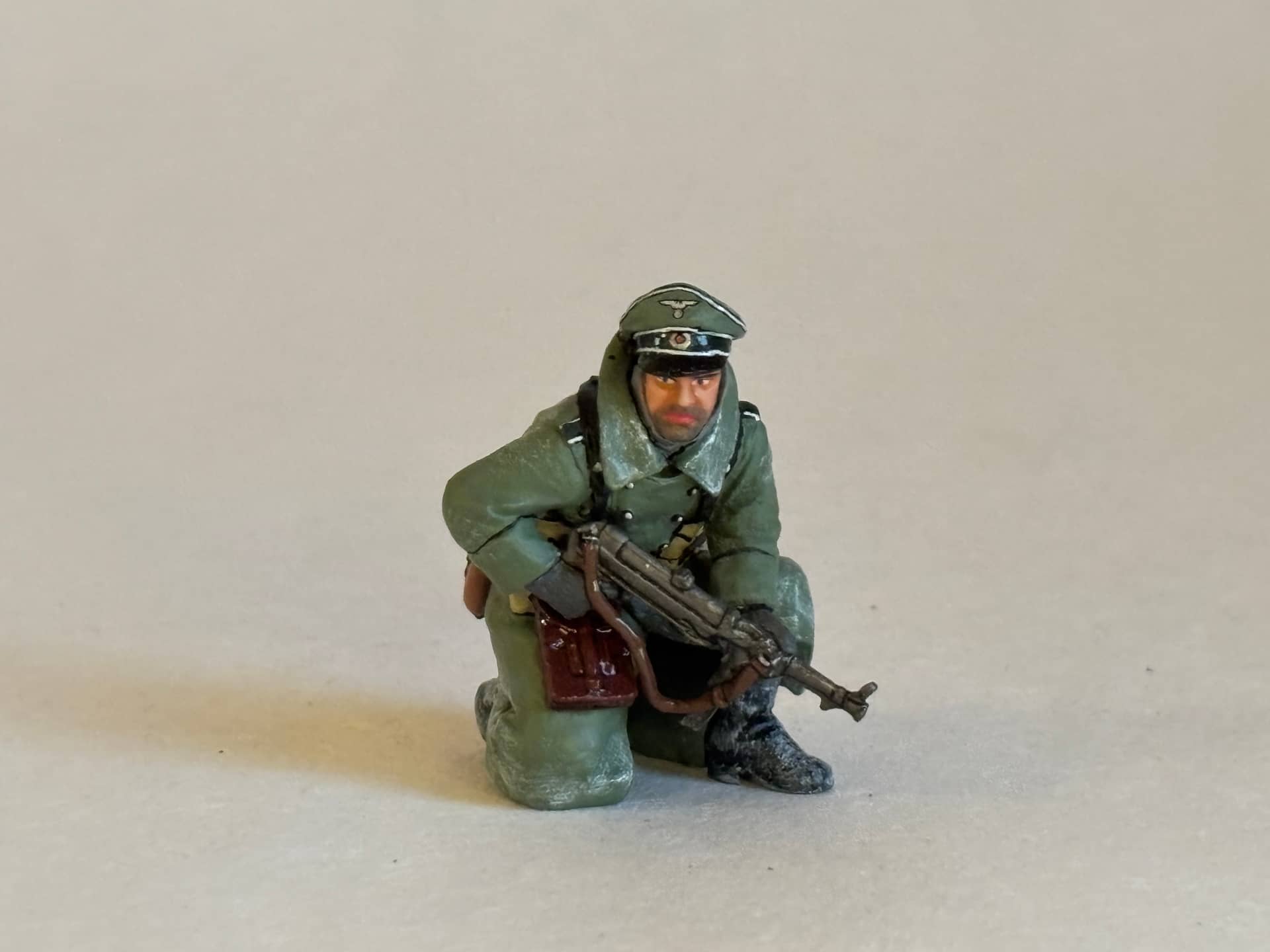 King & Country BBG081 Kneeling Officer with MP40