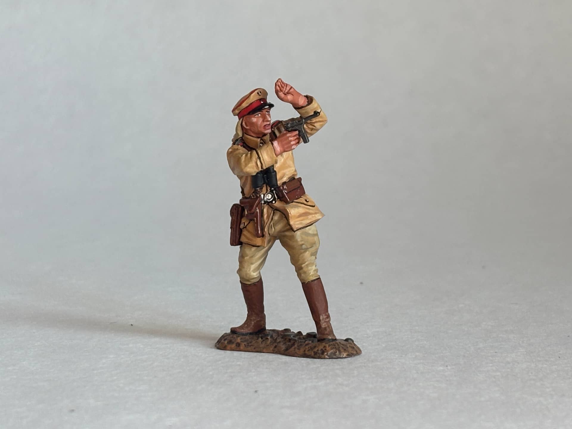 King & Country AL054 German Officer with Pistol